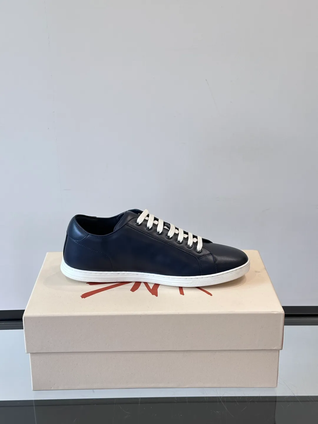 Men's shoes 💰p400 "DG" Dolce & Gabbana fashion casual shoes, high-end boutique men's casual sports shoes! Imported first layer cowhide. The contrasting color design attracts the eye, and the brand logo decoration on the tongue is exquisite and luxurious, super A level! Compared with the genuine product at the counter, the version is no worse at all! size: 38-44 (45 customized)